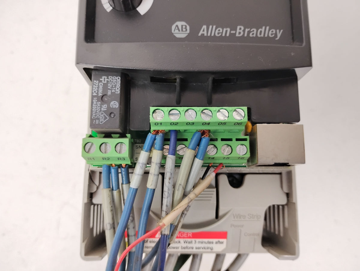 Allen Bradley 22A-D2P3N104 Ser A Powerflex 1HP 4 AC Drive 3 Phase 0.75kW 380-480V