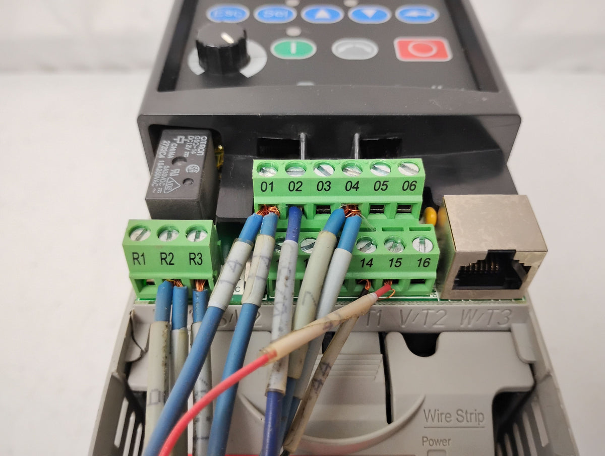 Allen Bradley 22A-D2P3N104 Ser A Powerflex 1HP 4 AC Drive 3 Phase 0.75kW 380-480V