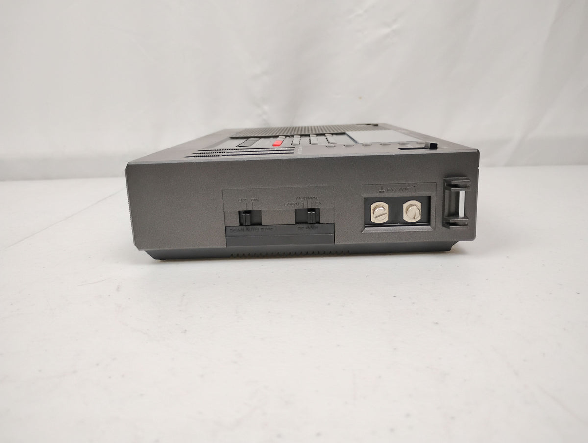 Sony ICF-2001D FM/AM Synthesized Radio Receiver