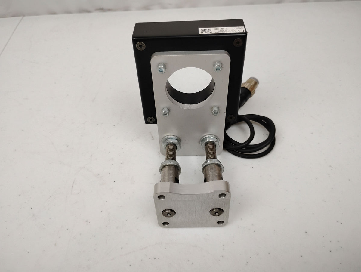 Omron CCSA-QSQ-070070-66 w/ Mount