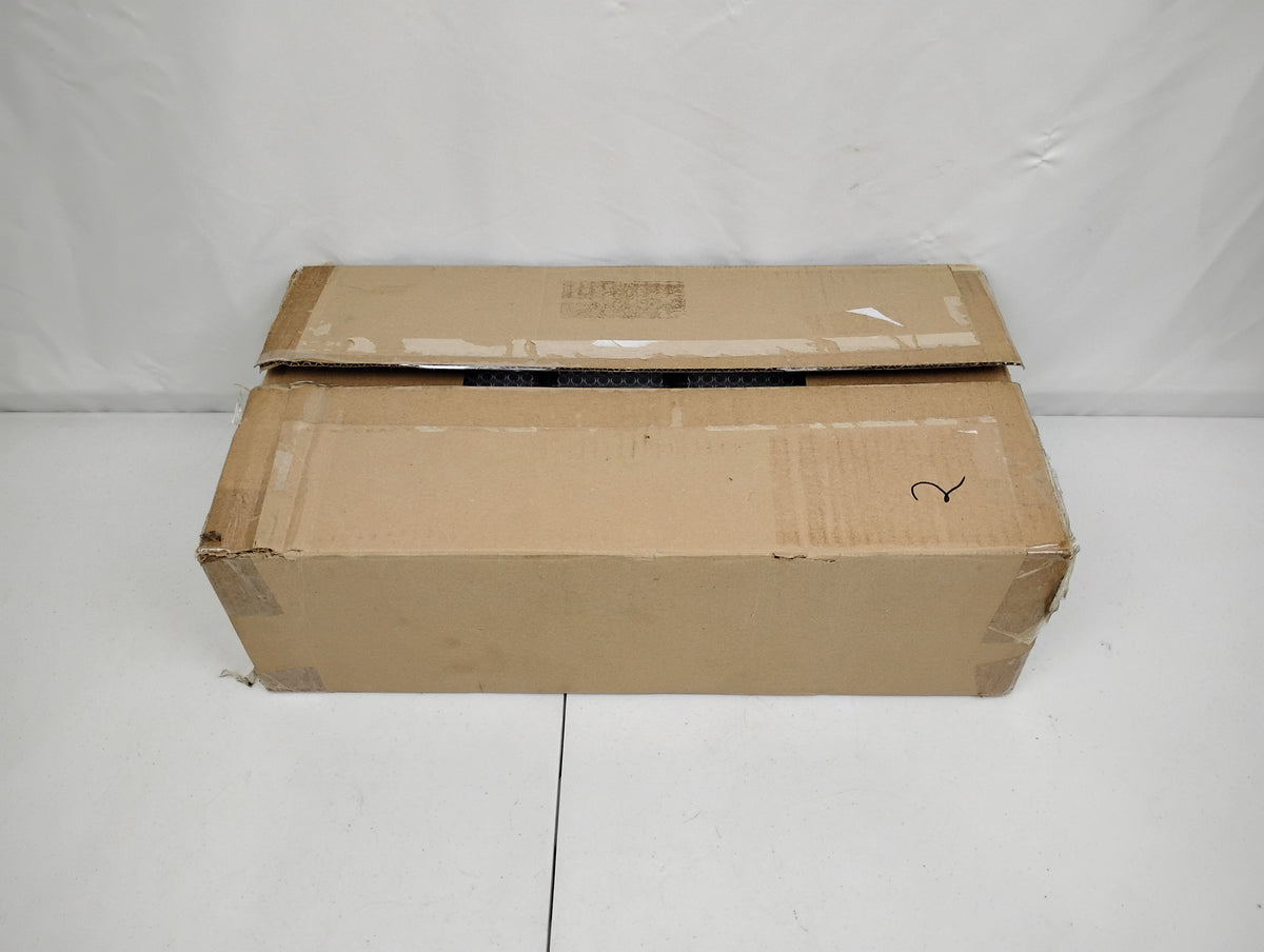 Box of 100 Perkin Elmer CMG-555-1 Low Well Plates
