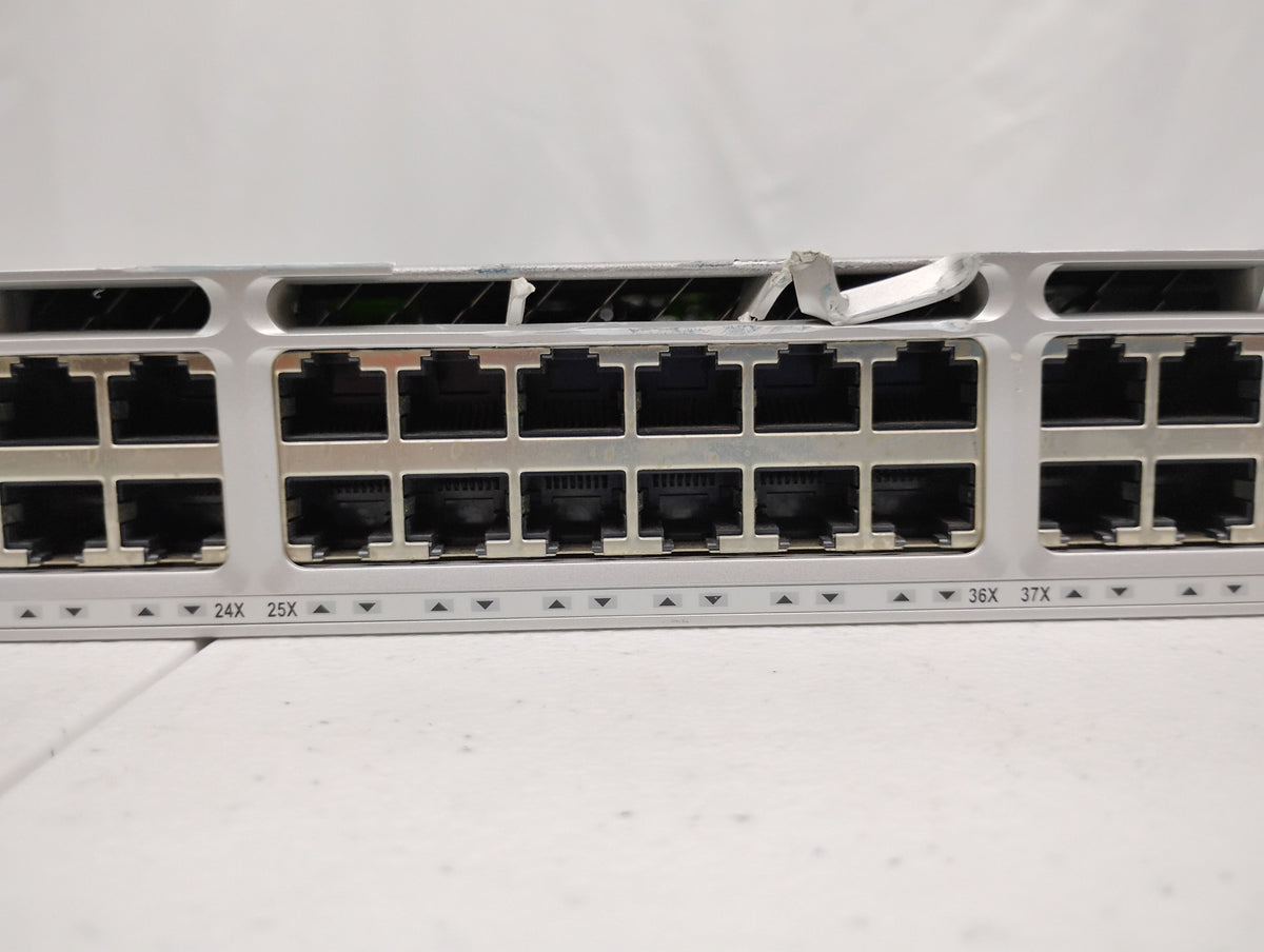 Cisco Catalyst WS-C3850-48P 48 Port PoE+ Gigabit Switch & x1 PWR-C1 1 100WAC PSU