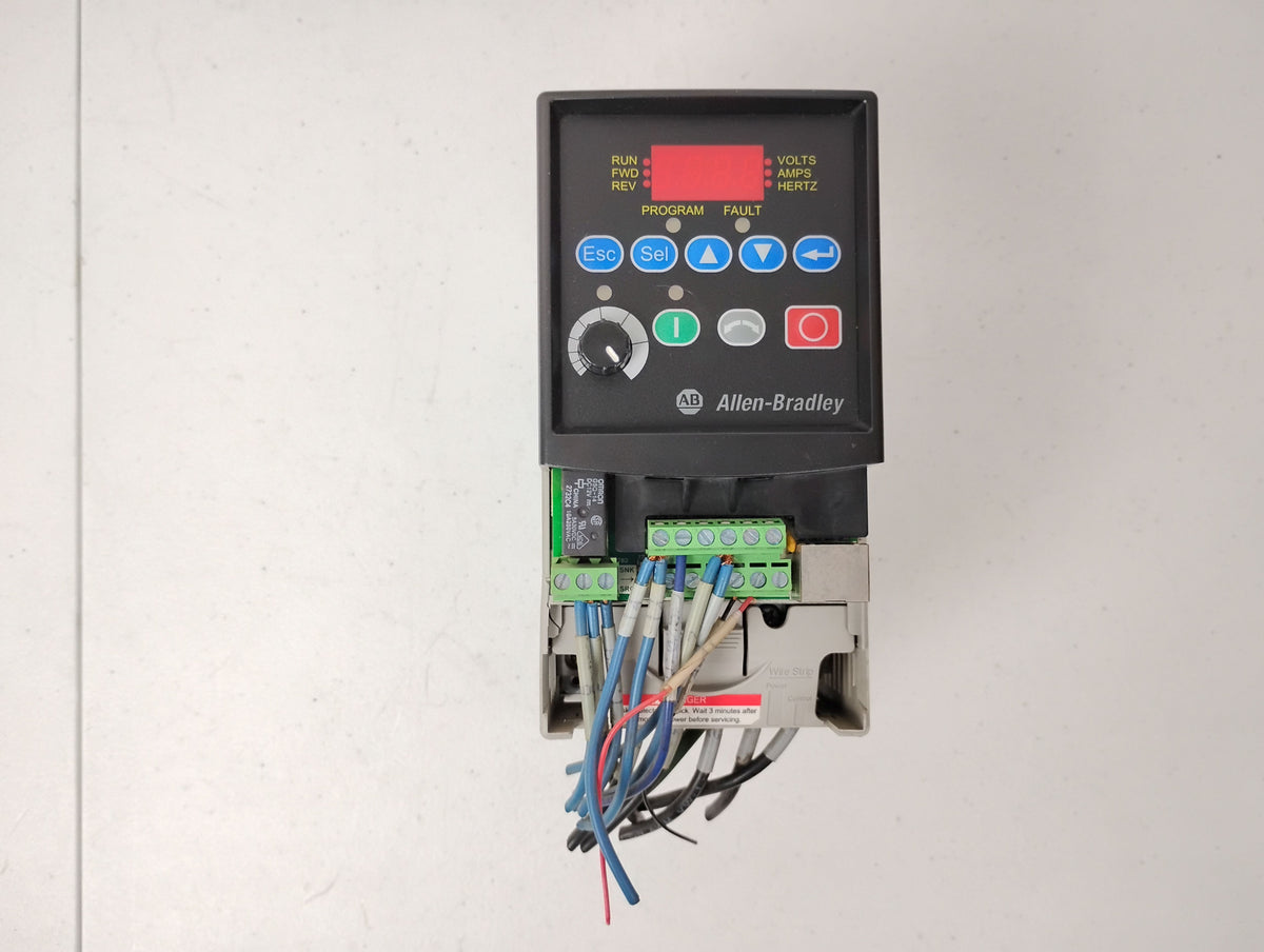 Allen Bradley 22A-D2P3N104 Ser A Powerflex 1HP 4 AC Drive 3 Phase 0.75kW 380-480V
