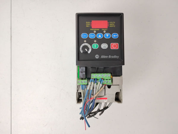 Allen Bradley 22A-D2P3N104 Ser A Powerflex 1HP 4 AC Drive 3 Phase 0.75kW 380-480V