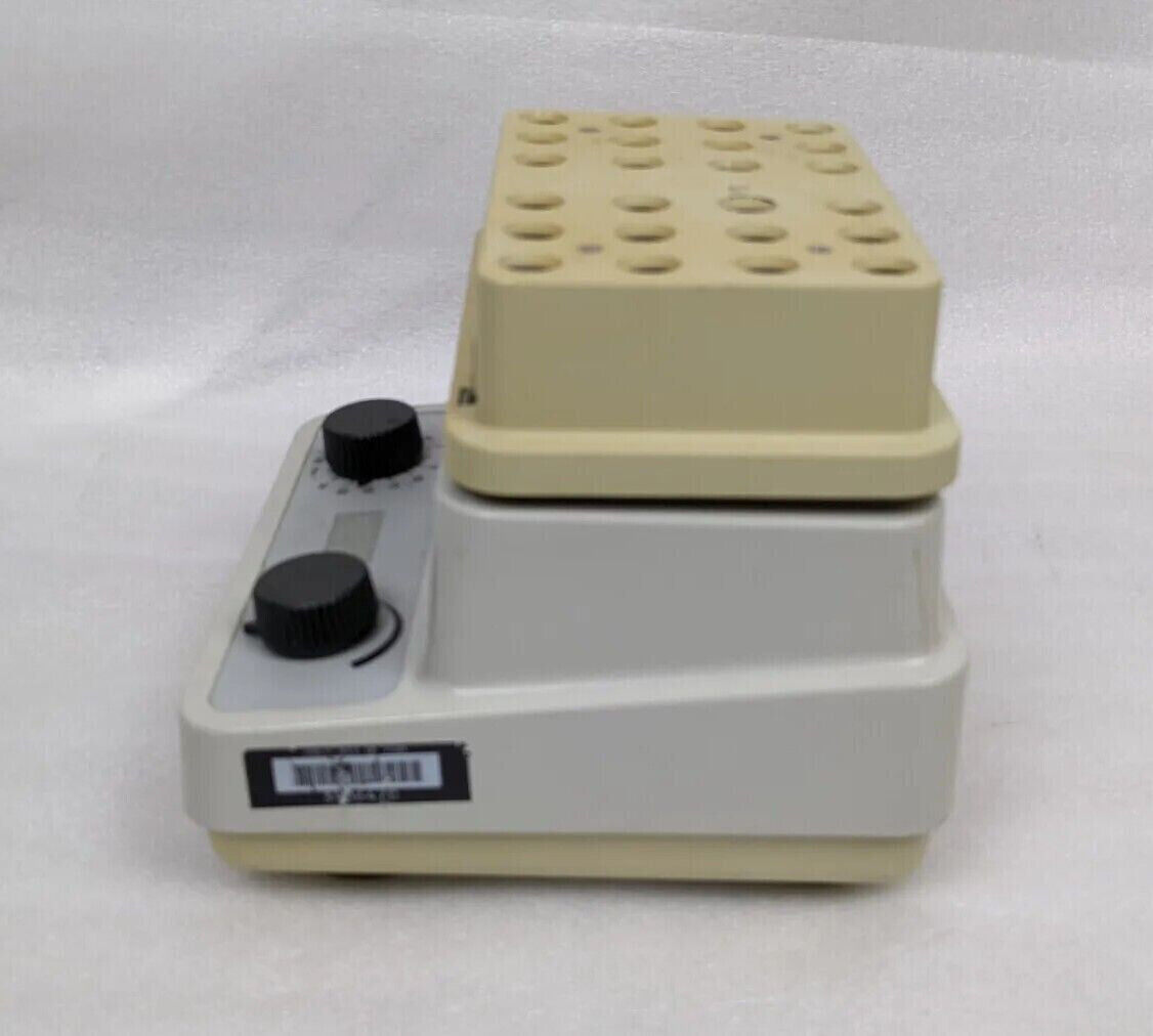 For Parts/Repair | Eppendorf 5436 Thermomixer Incubator Shaker | Powers up