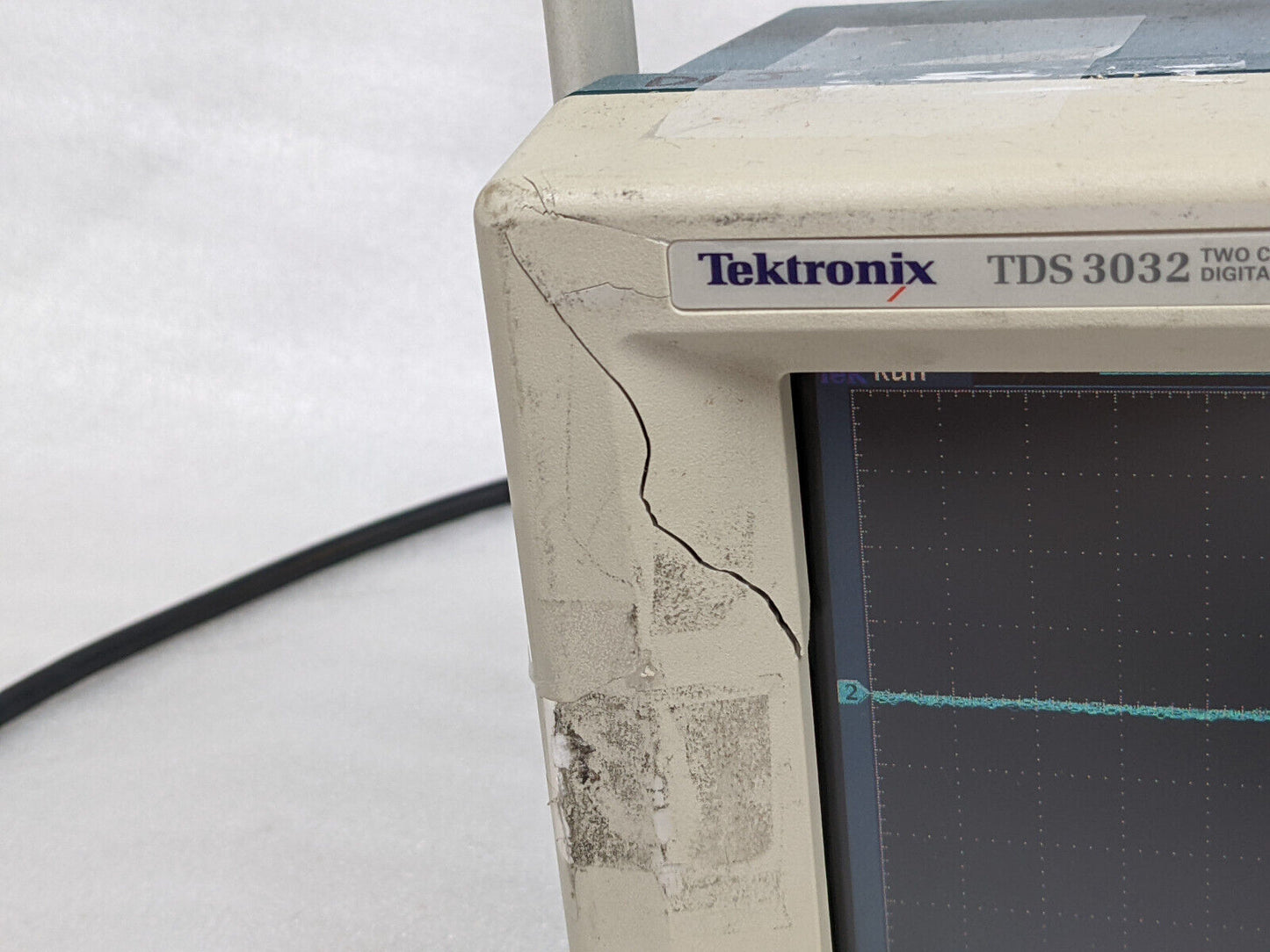 Tektronix TDS3032 2 Channel 300MHz 2.5 GS/s Digital Oscilloscope | Shell Damage