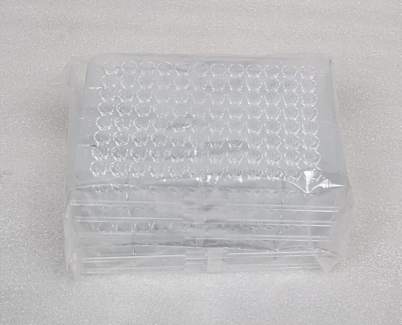 Box of 100 Perkin Elmer CMG-555-1 Low Well Plates - Brand New, Sealed