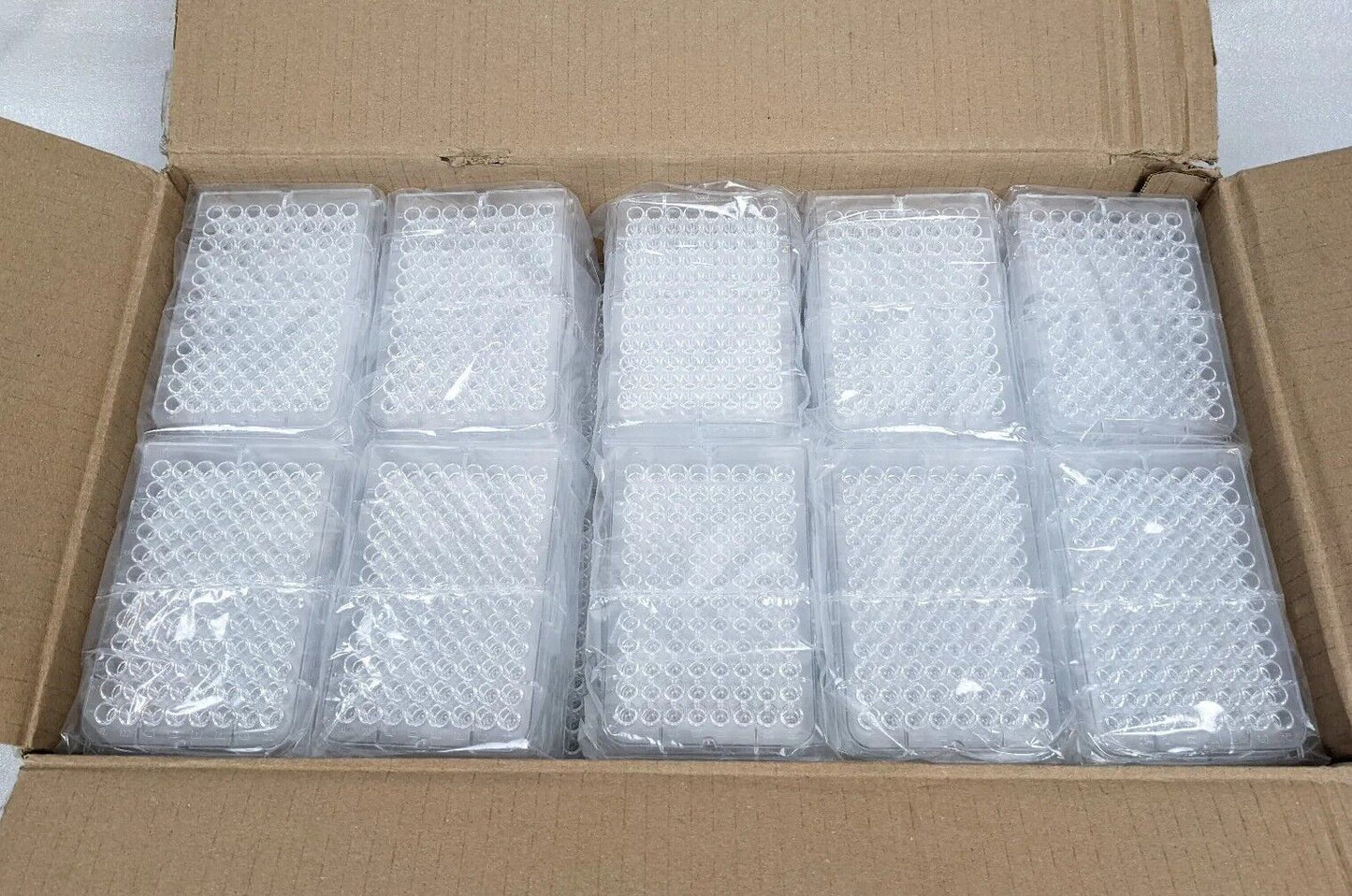 Box of 100 Perkin Elmer CMG-555-1 Low Well Plates - Brand New, Sealed