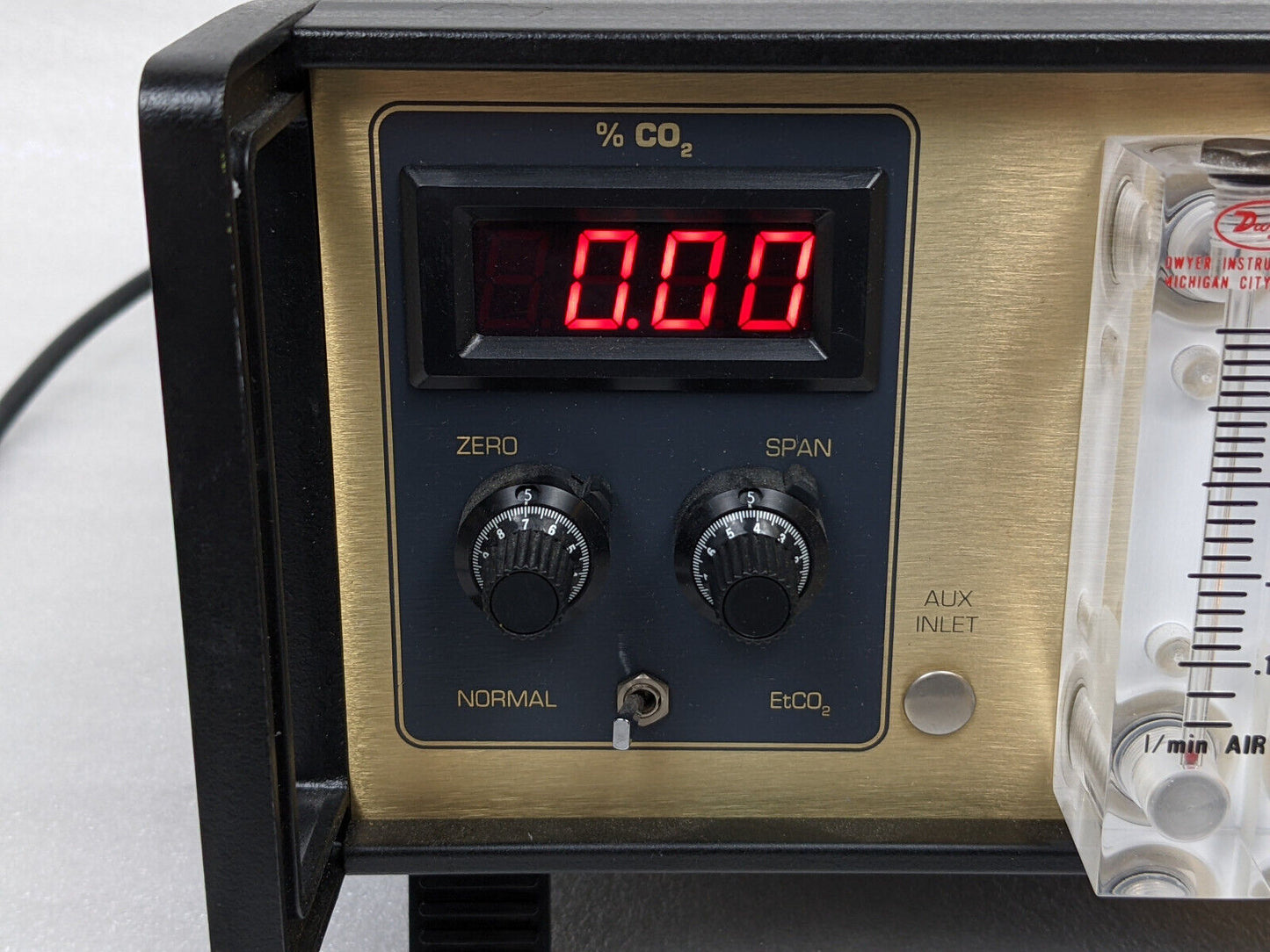 Vacumed 17515A Gold Edition CO2 Analyzer | Vacu Med 17515